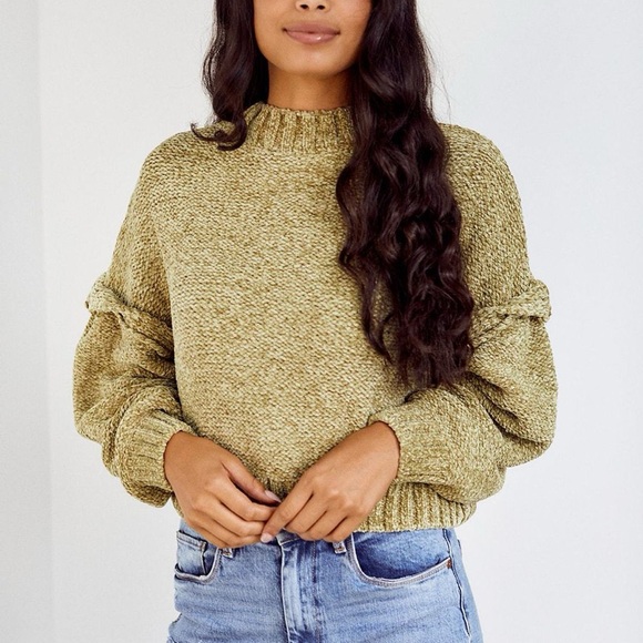 NWT - Blank NYC Chenille Shoulder Detail Oversized Sage Green Sweater - Size S - Picture 1 of 5